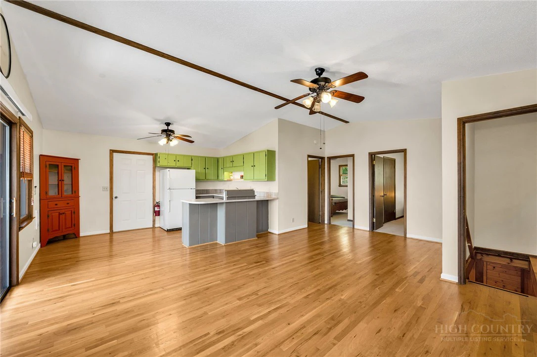Image number 9 for the current listing