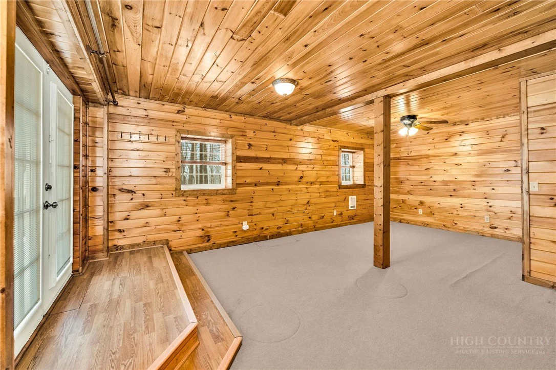 Image number 19 for the current listing