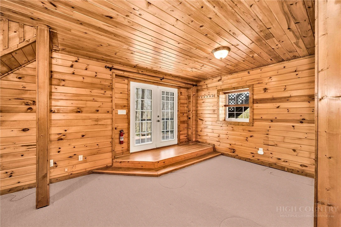 Image number 21 for the current listing