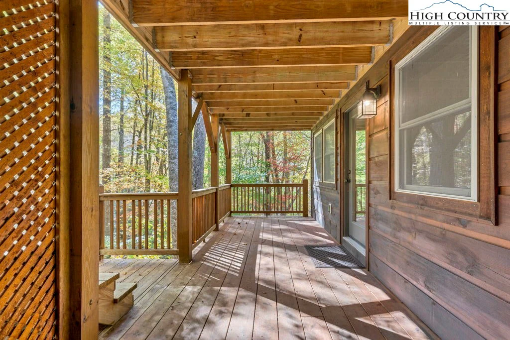 Image number 21 for the current listing