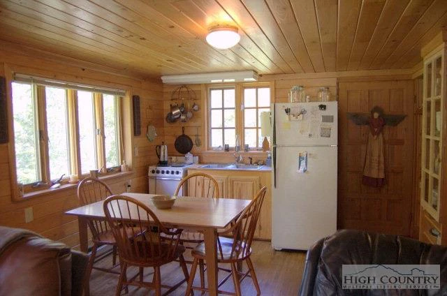 Image number 5 for the current listing