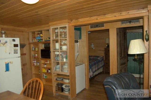 Image number 4 for the current listing
