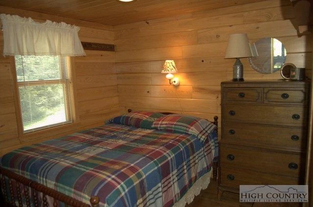 Image number 3 for the current listing