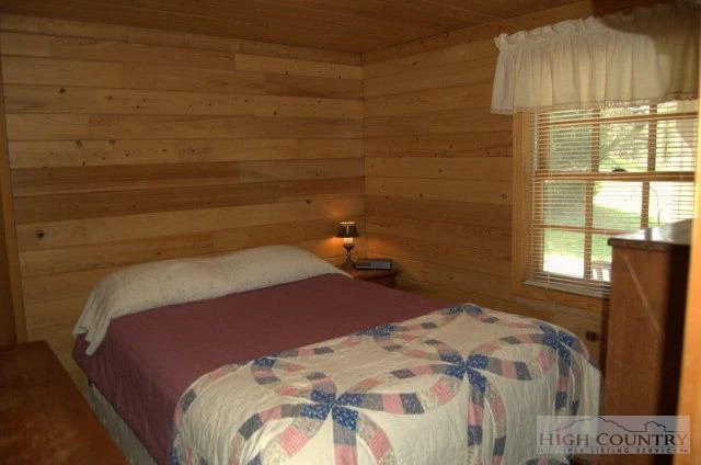 Image number 18 for the current listing