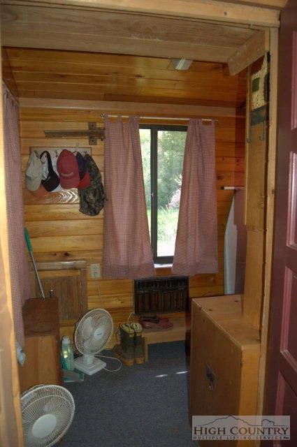 Image number 16 for the current listing