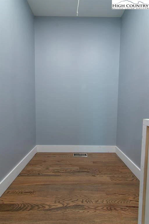 Image number 20 for the current listing