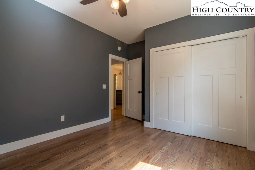 Image number 7 for the current listing