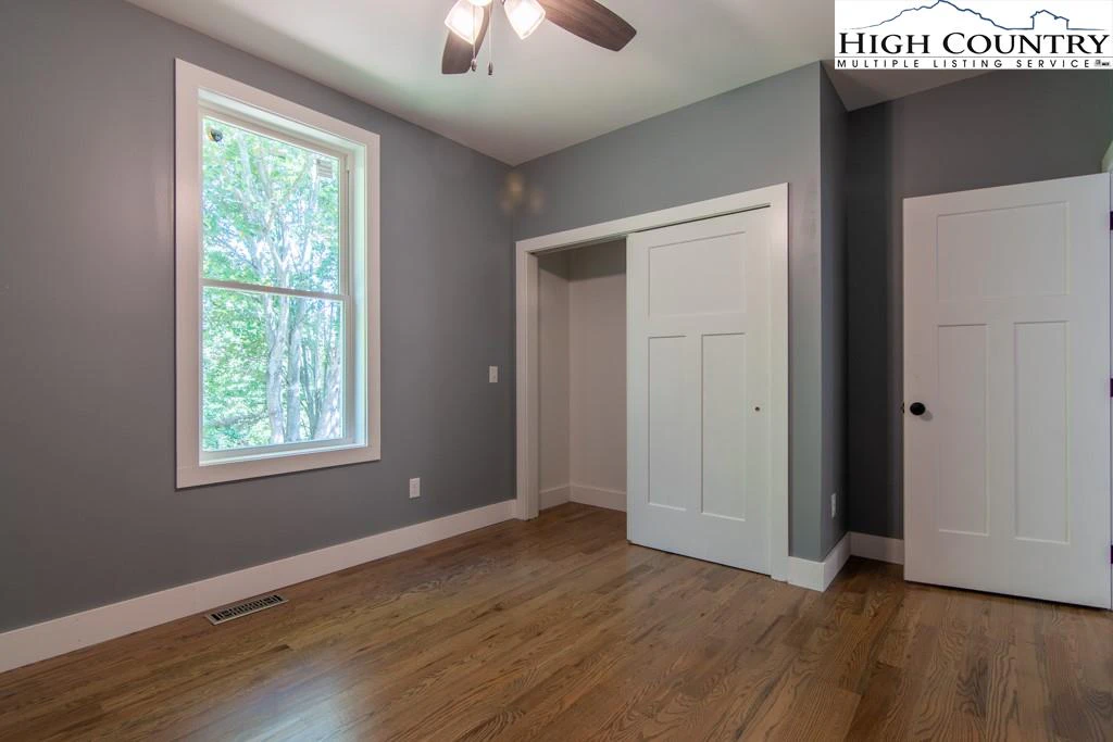 Image number 2 for the current listing