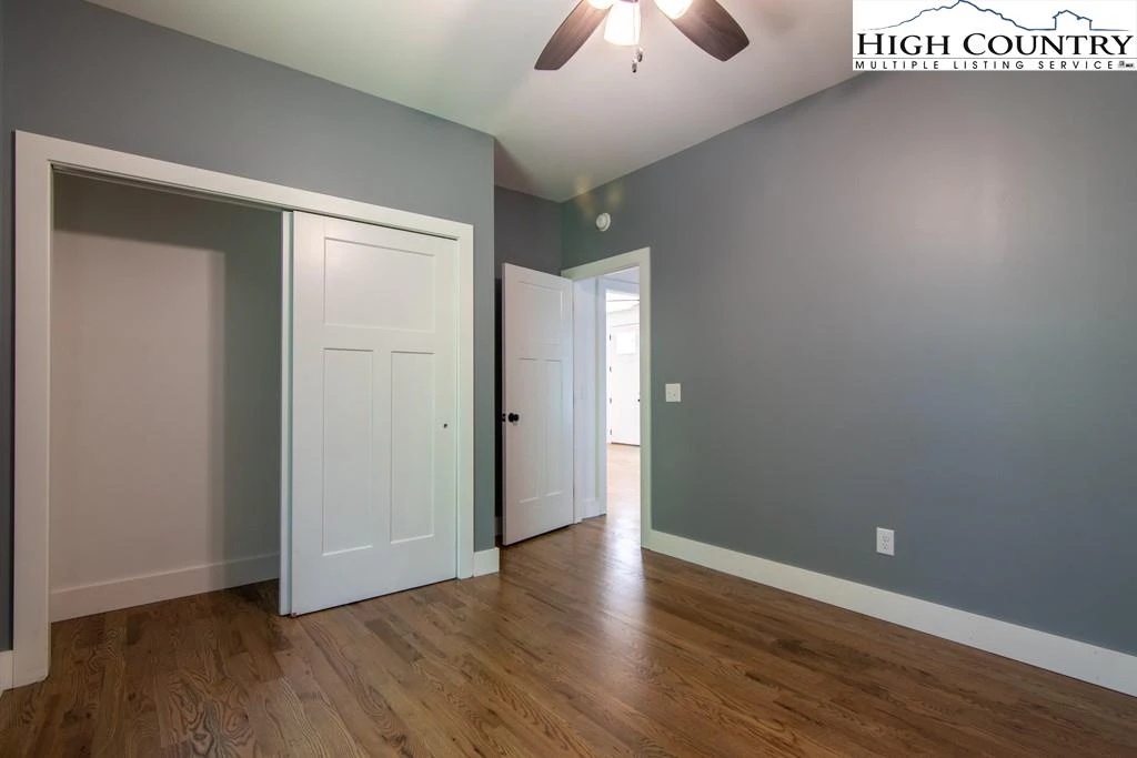 Image number 11 for the current listing