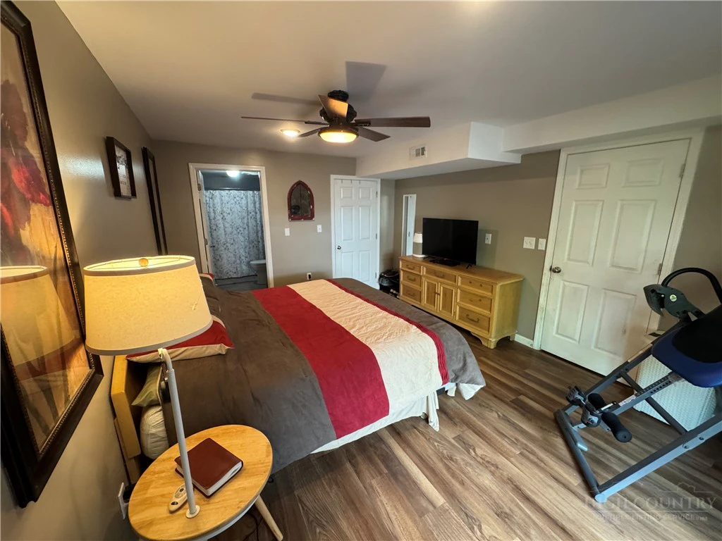 Image number 4 for the current listing