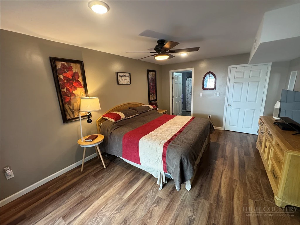 Image number 5 for the current listing