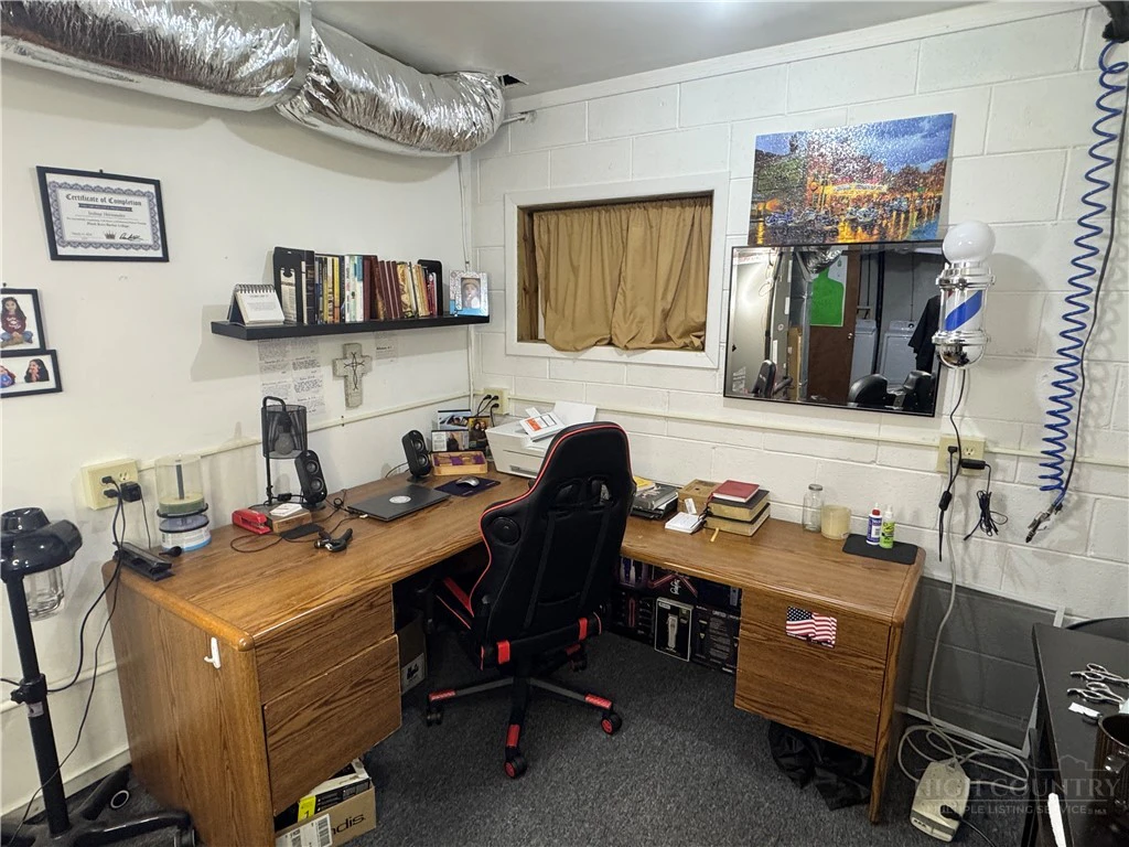Image number 14 for the current listing