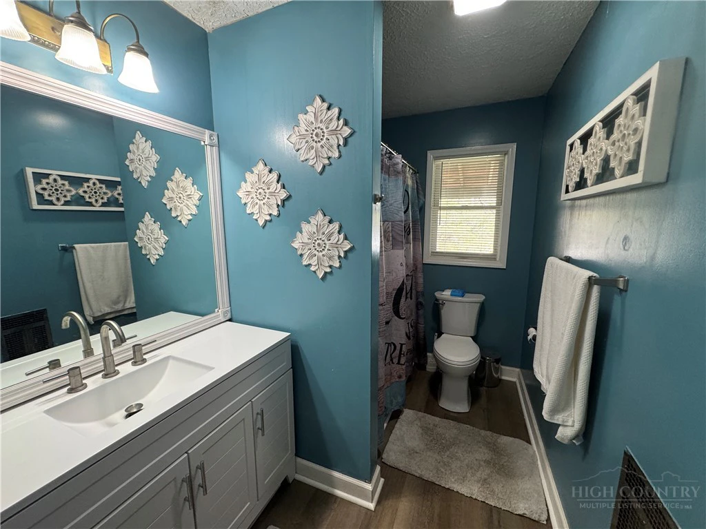 Image number 3 for the current listing