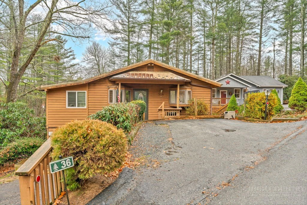 Image number 1 for the current listing