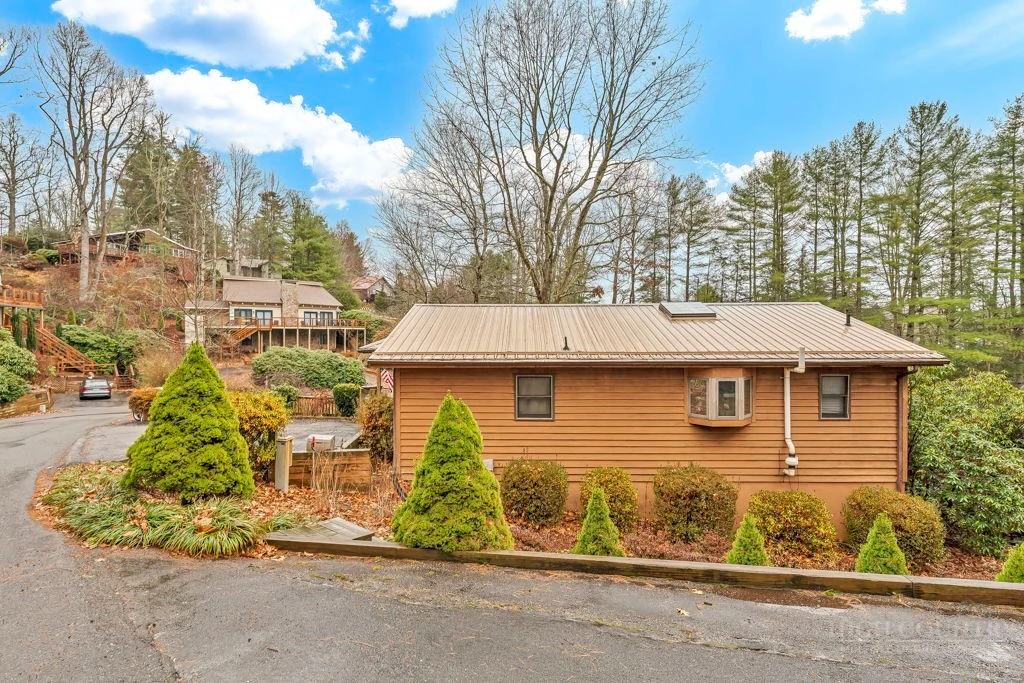 Image number 19 for the current listing