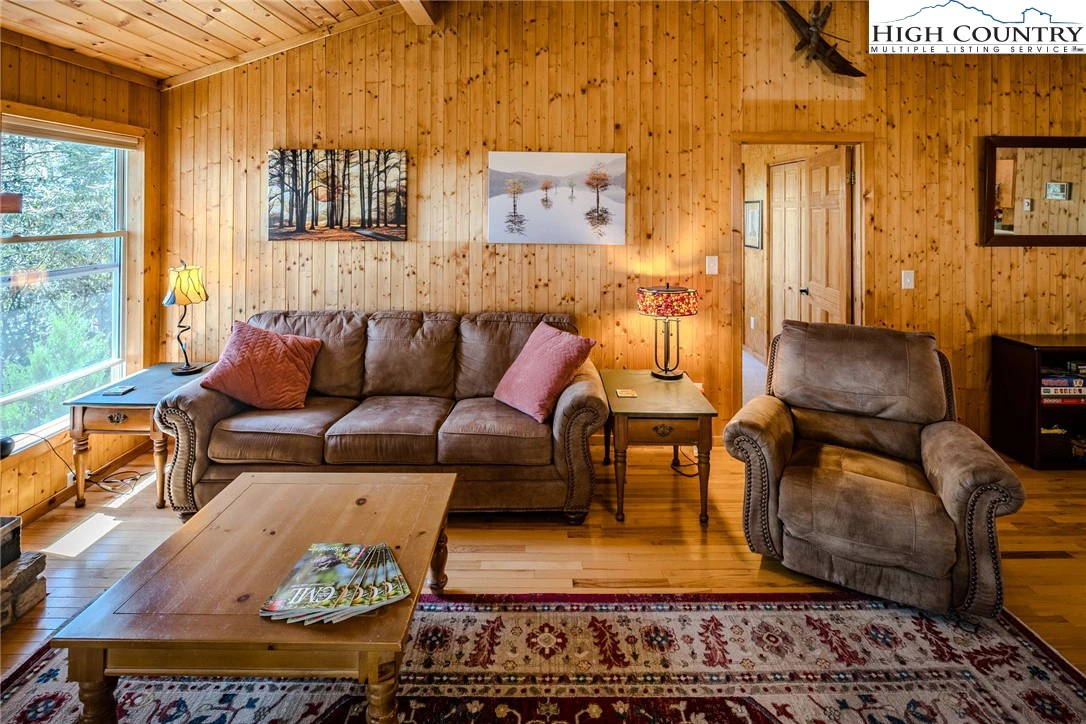 Image number 9 for the current listing