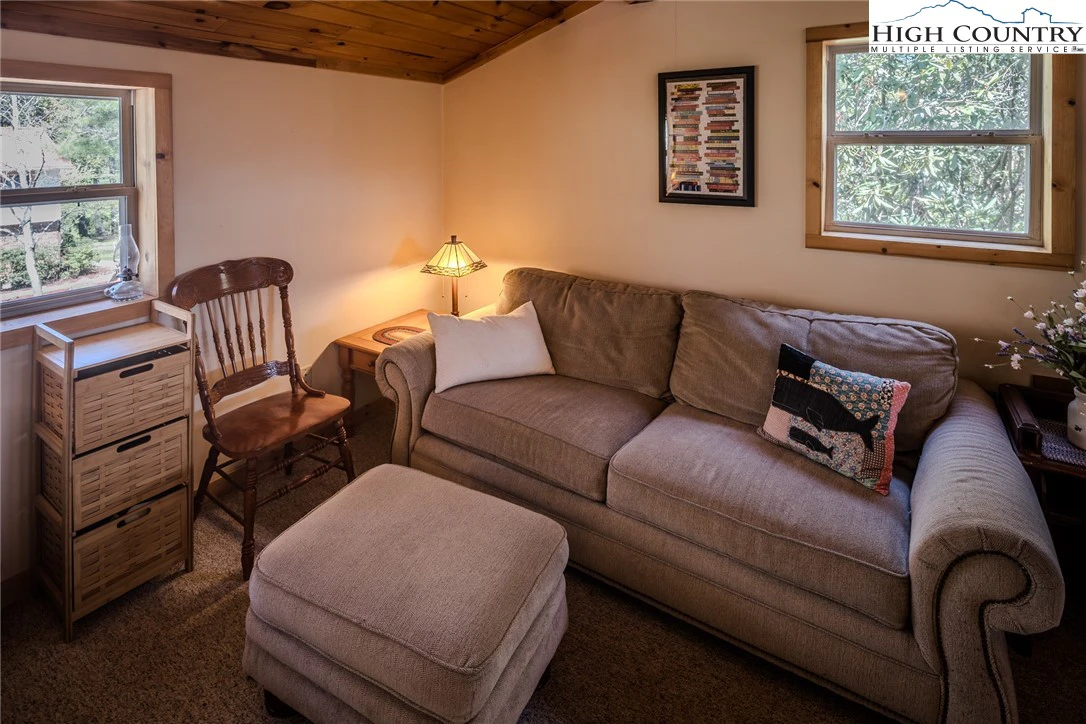 Image number 6 for the current listing
