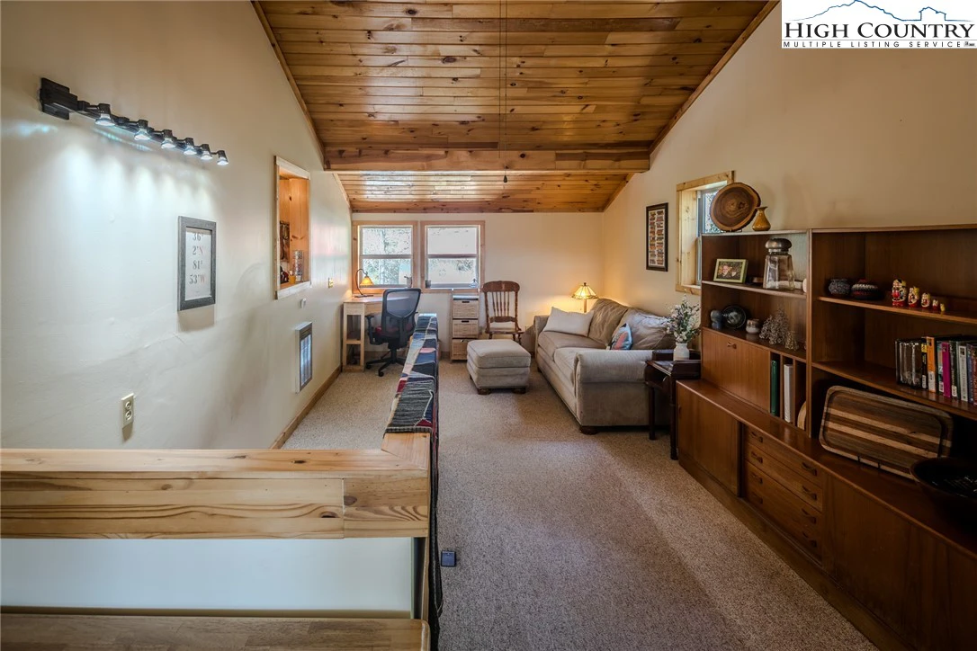 Image number 5 for the current listing