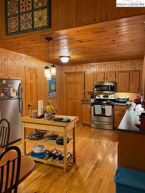 Image number 2 for the current listing