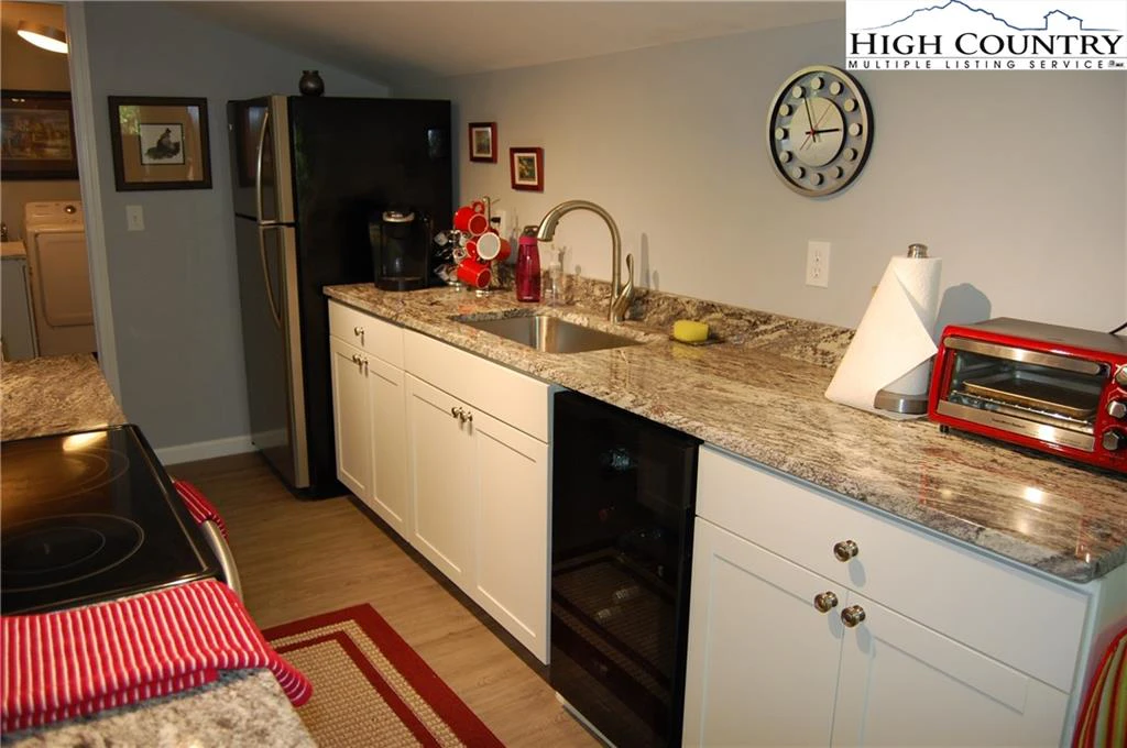 Image number 6 for the current listing