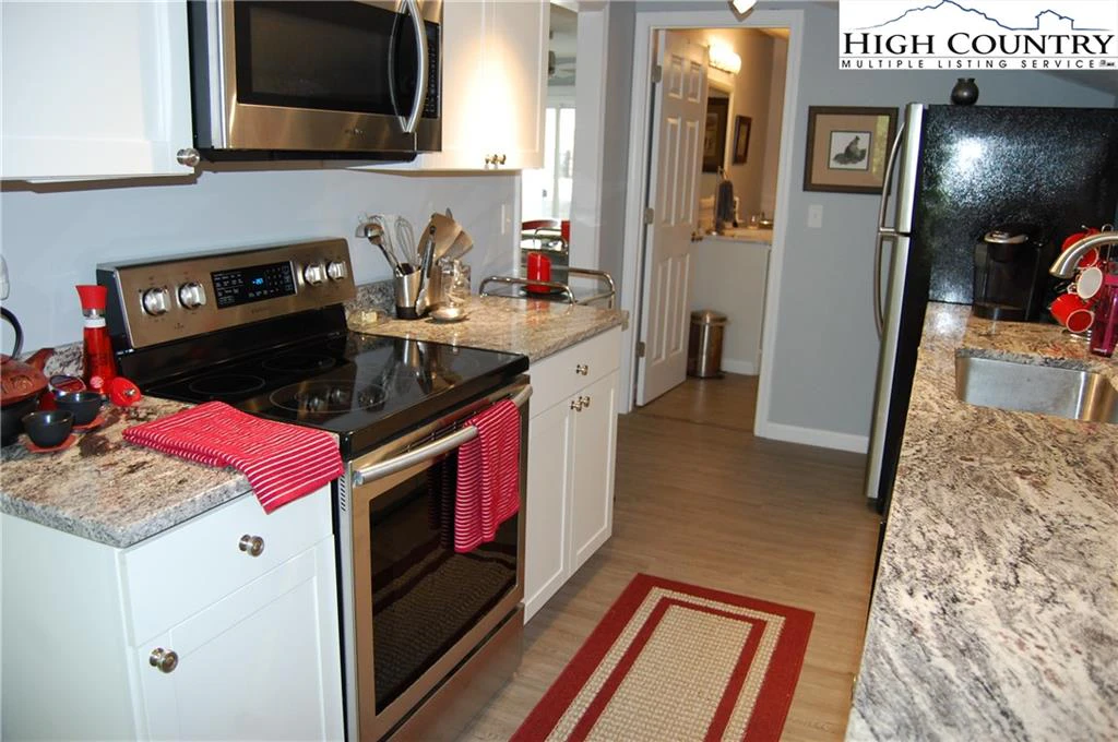 Image number 7 for the current listing