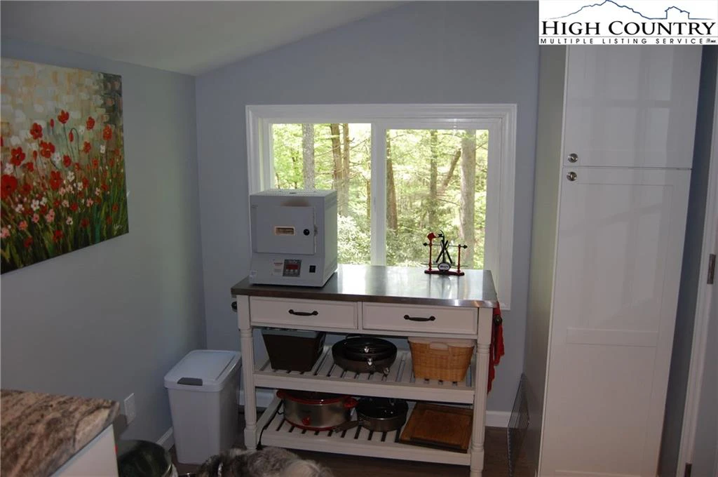 Image number 8 for the current listing