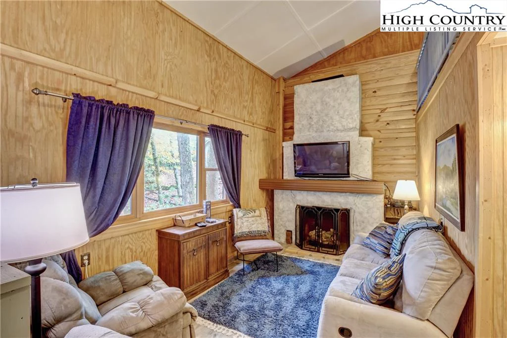 Image number 11 for the current listing