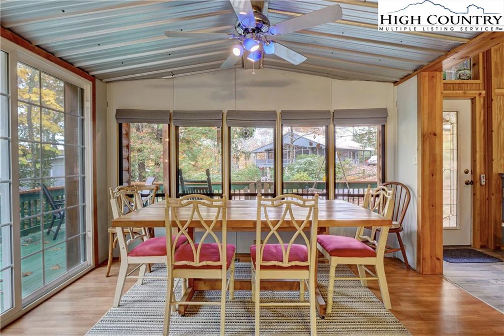 Image number 8 for the current listing