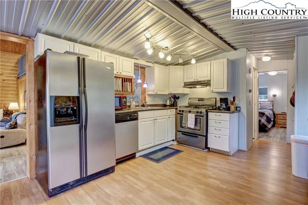 Image number 7 for the current listing