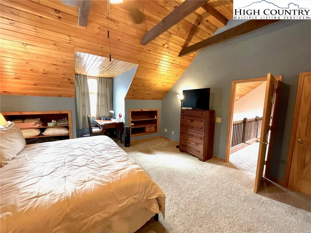 Image number 4 for the current listing