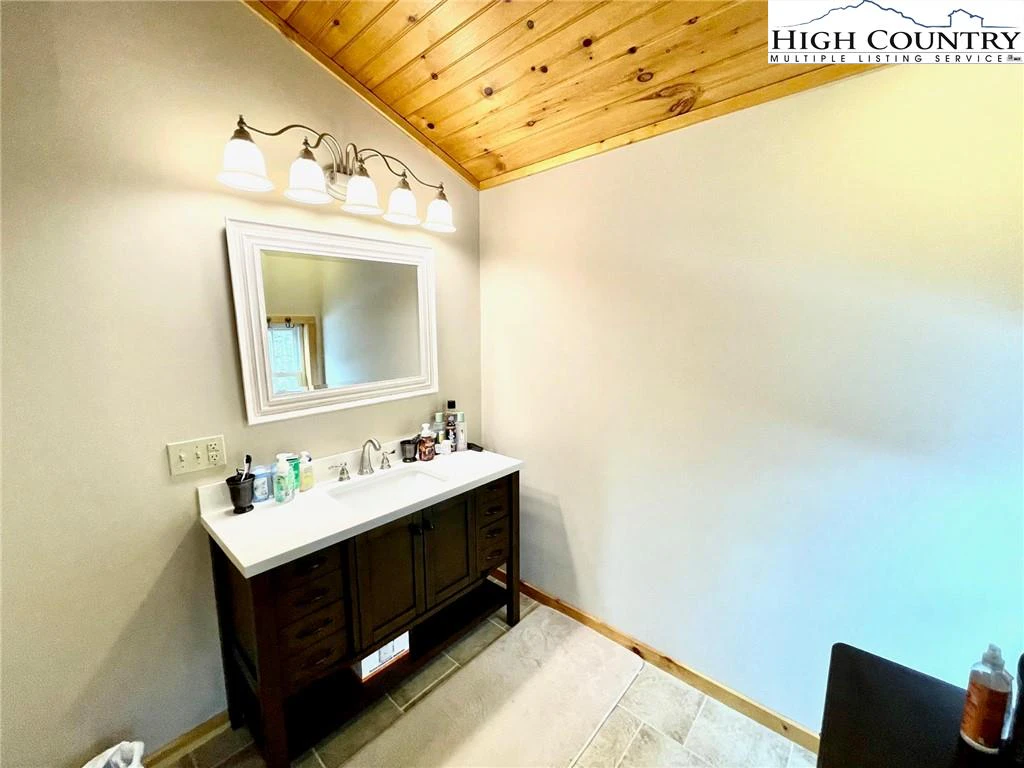 Image number 9 for the current listing