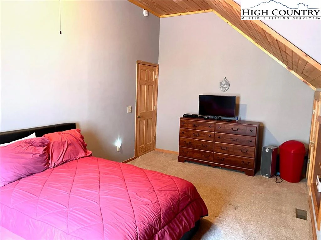 Image number 10 for the current listing