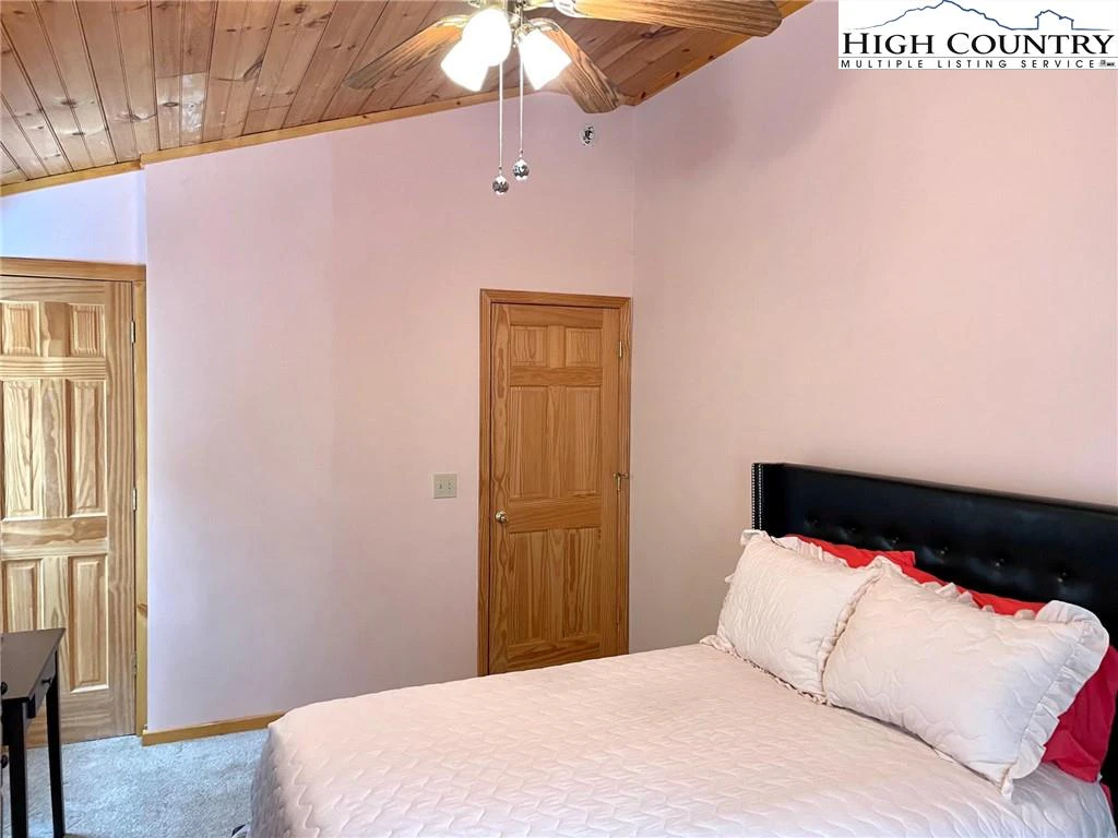 Image number 13 for the current listing