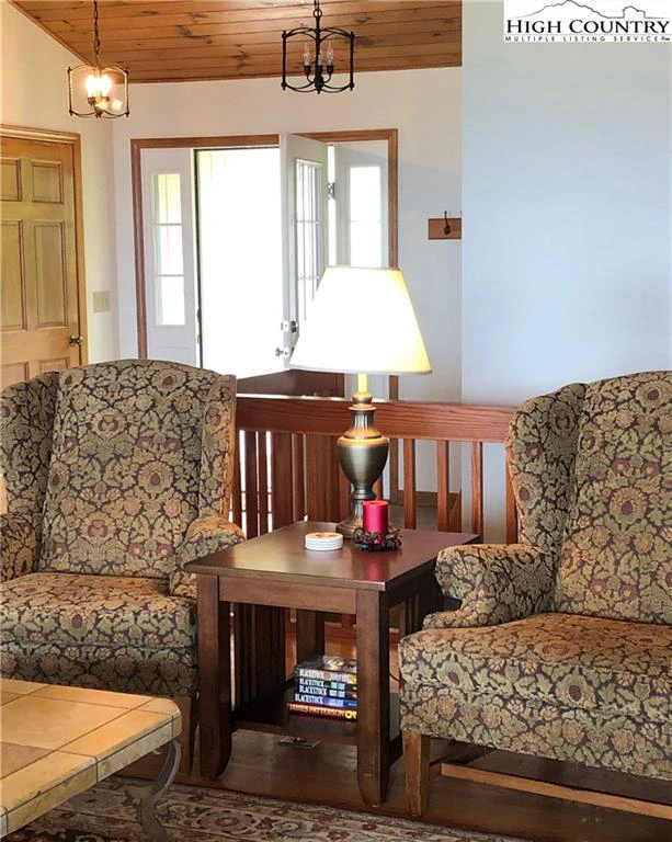 Image number 2 for the current listing