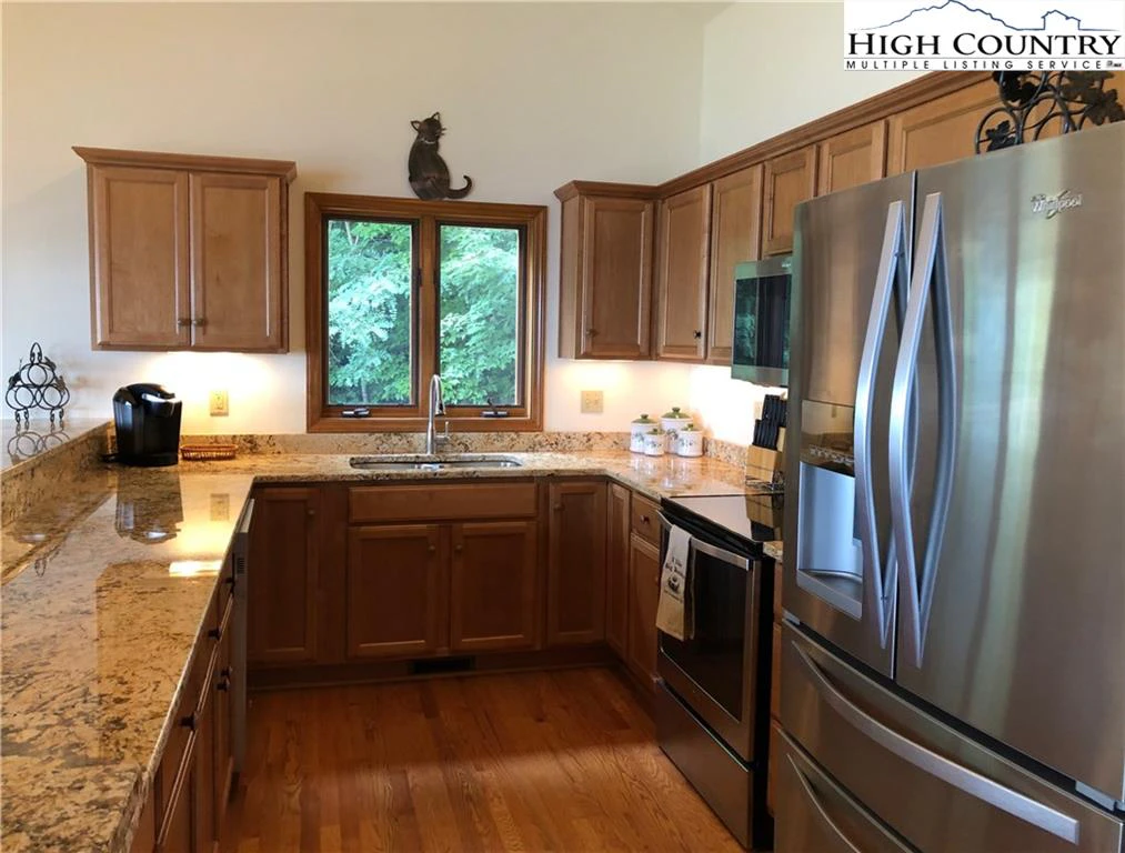 Image number 15 for the current listing