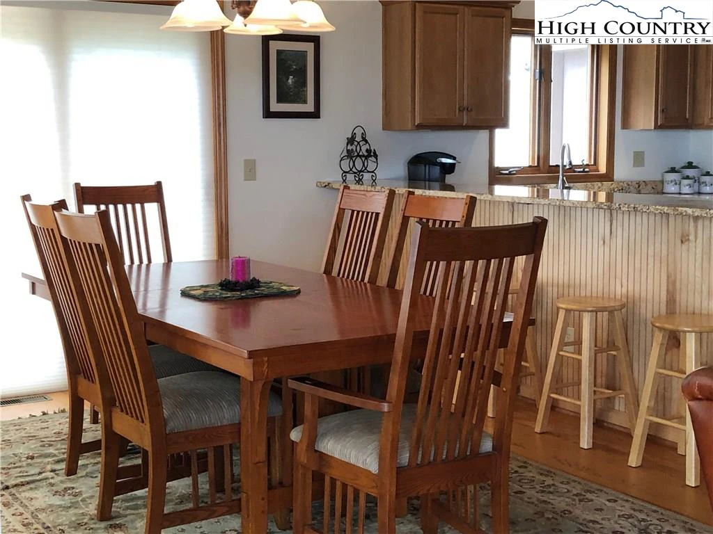 Image number 13 for the current listing