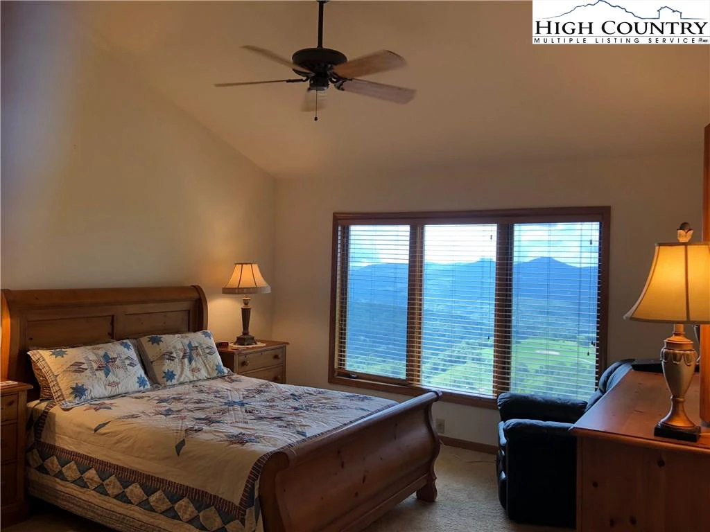 Image number 11 for the current listing