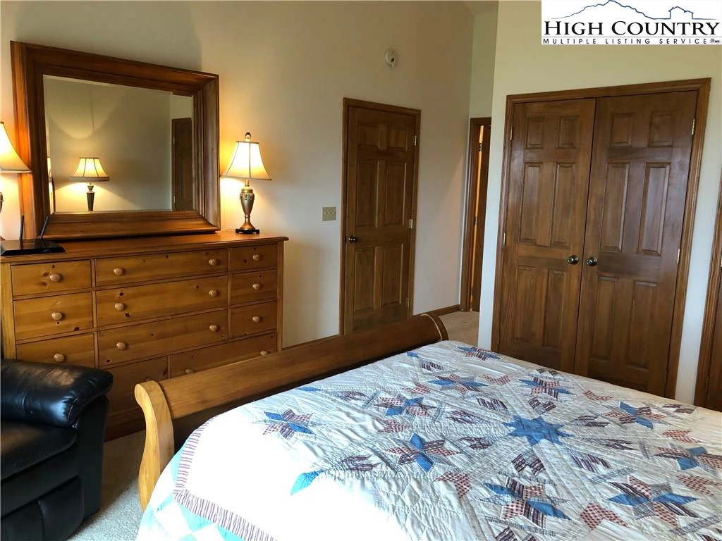 Image number 10 for the current listing