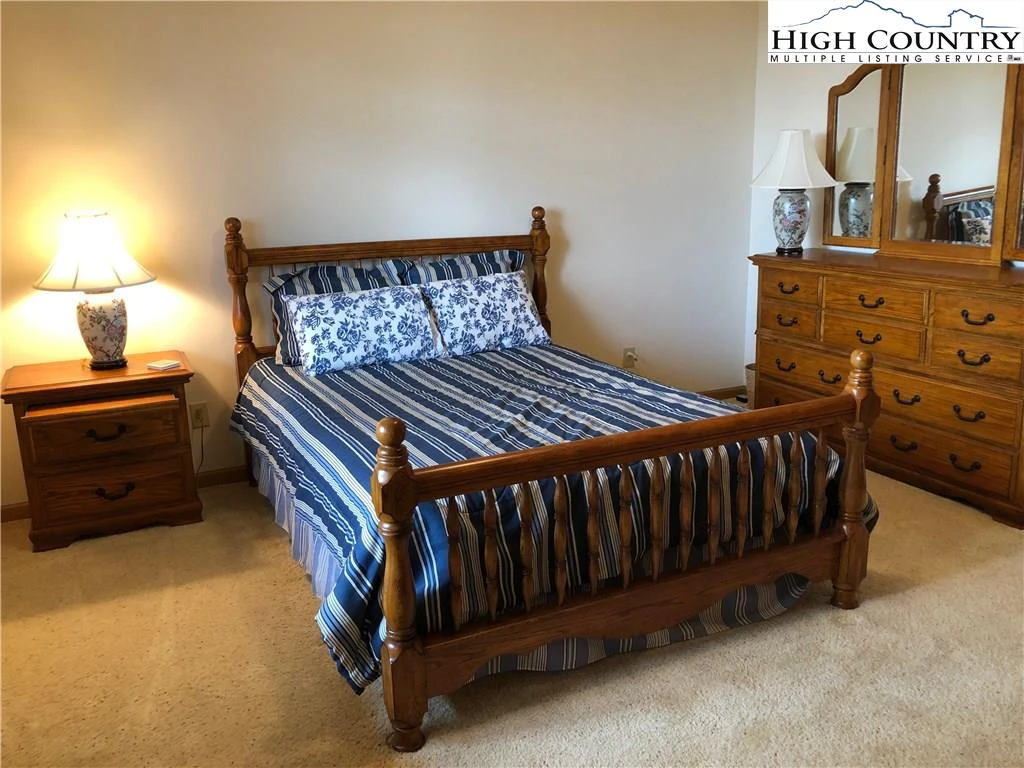 Image number 7 for the current listing