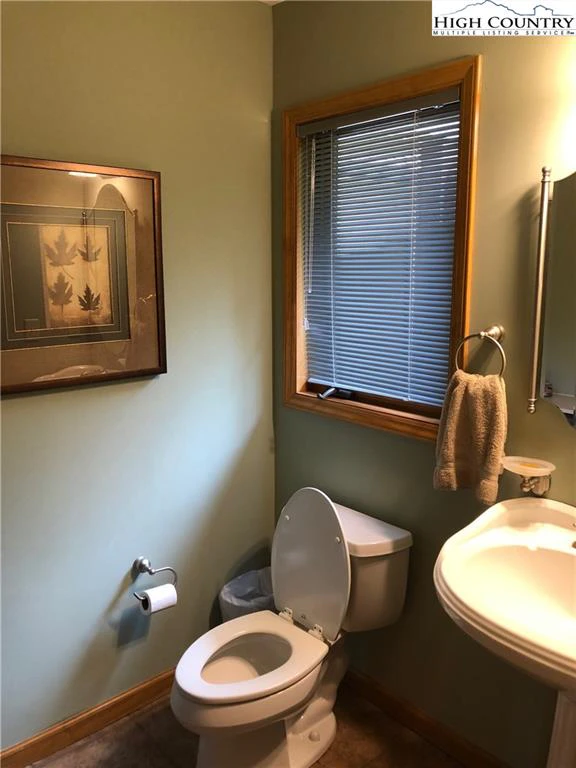 Image number 5 for the current listing