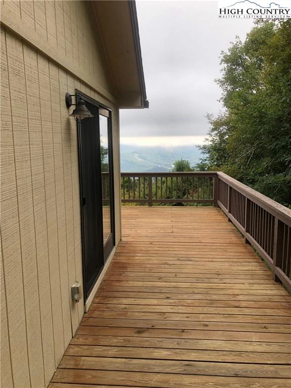 Image number 21 for the current listing