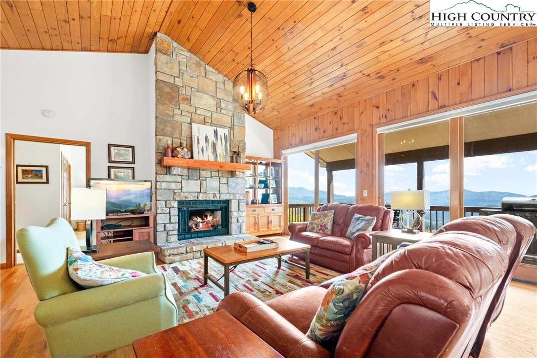 Image number 1 for the current listing