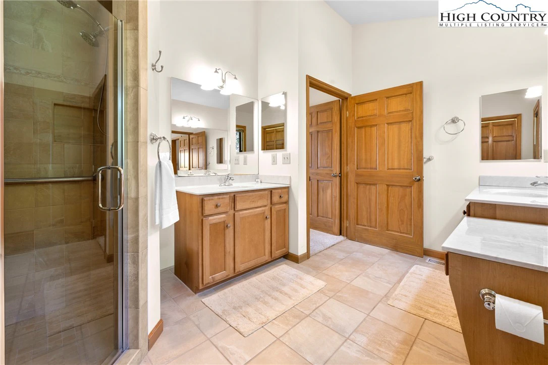 Image number 3 for the current listing
