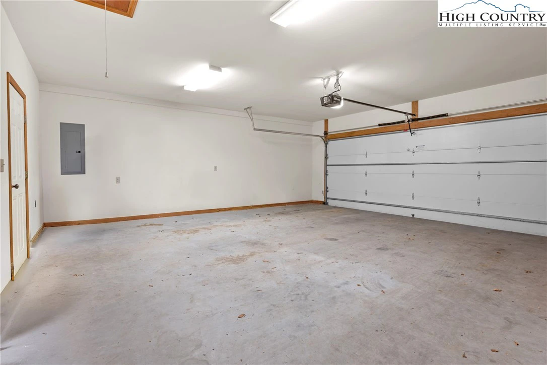 Image number 18 for the current listing