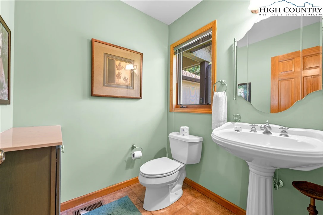 Image number 5 for the current listing