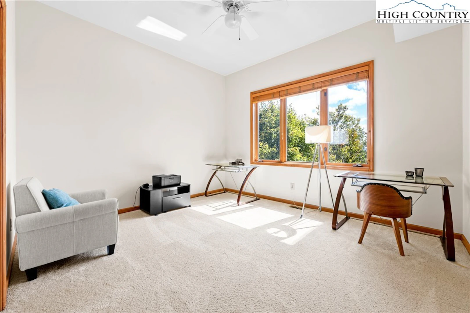 Image number 16 for the current listing
