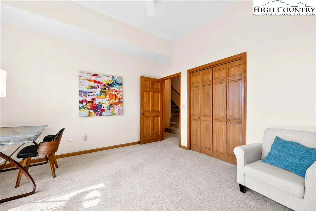Image number 17 for the current listing
