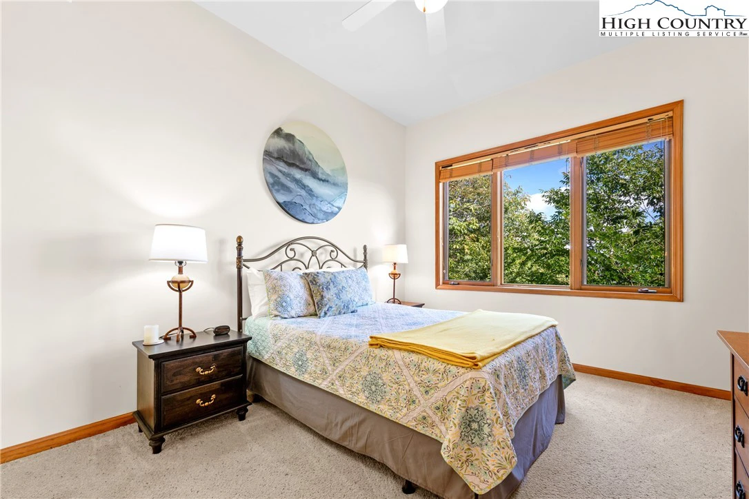Image number 7 for the current listing