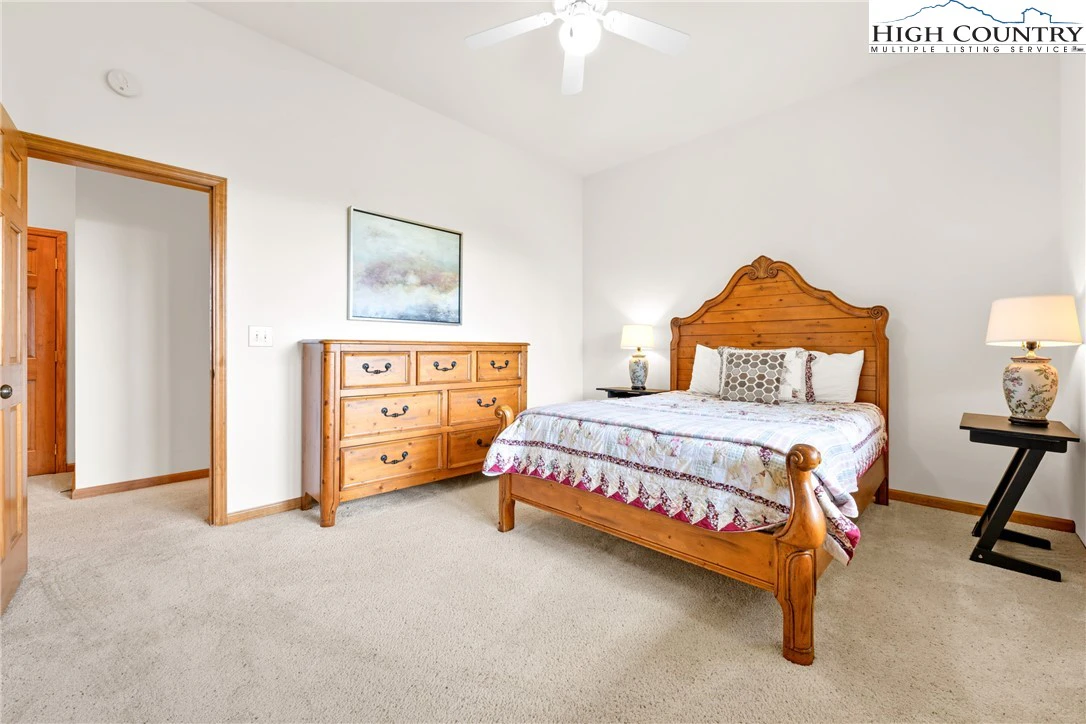 Image number 15 for the current listing