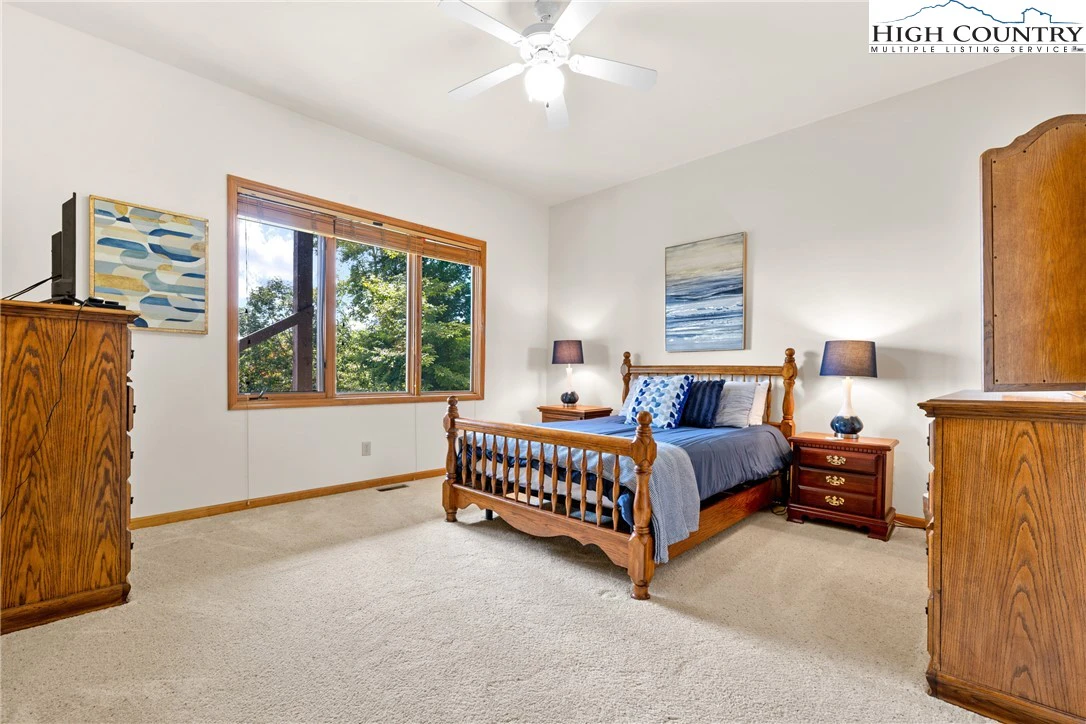 Image number 10 for the current listing